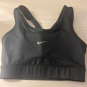 Nike Swoosh Medium Impact Women’s Sports Bra